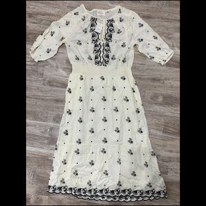 White floral dress with black details, cute